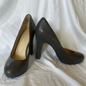 Grey Nine West Pumps